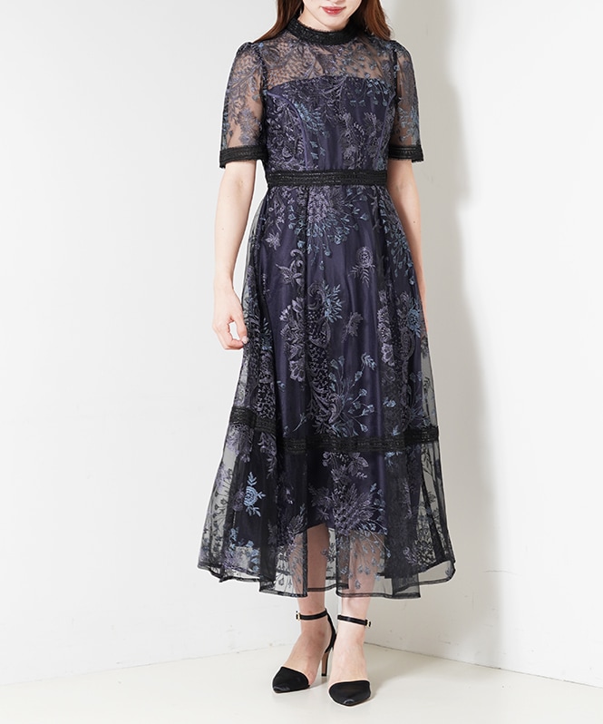 エンブロイダリードレス