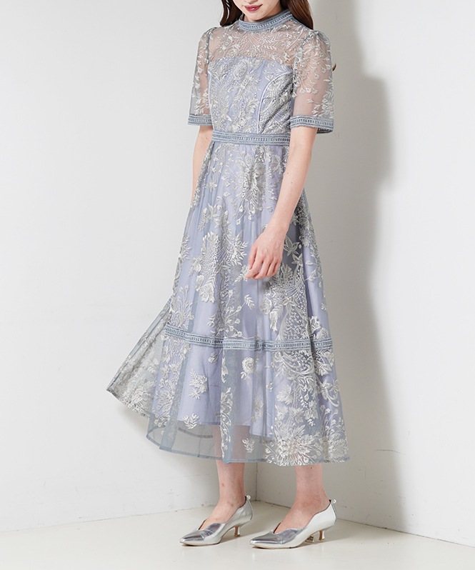 エンブロイダリードレス