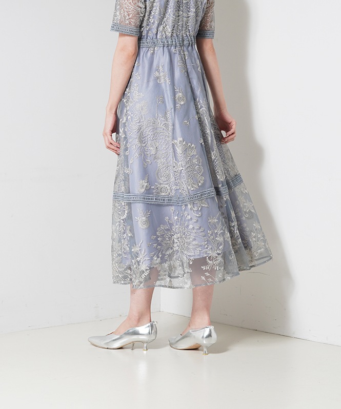 エンブロイダリードレス