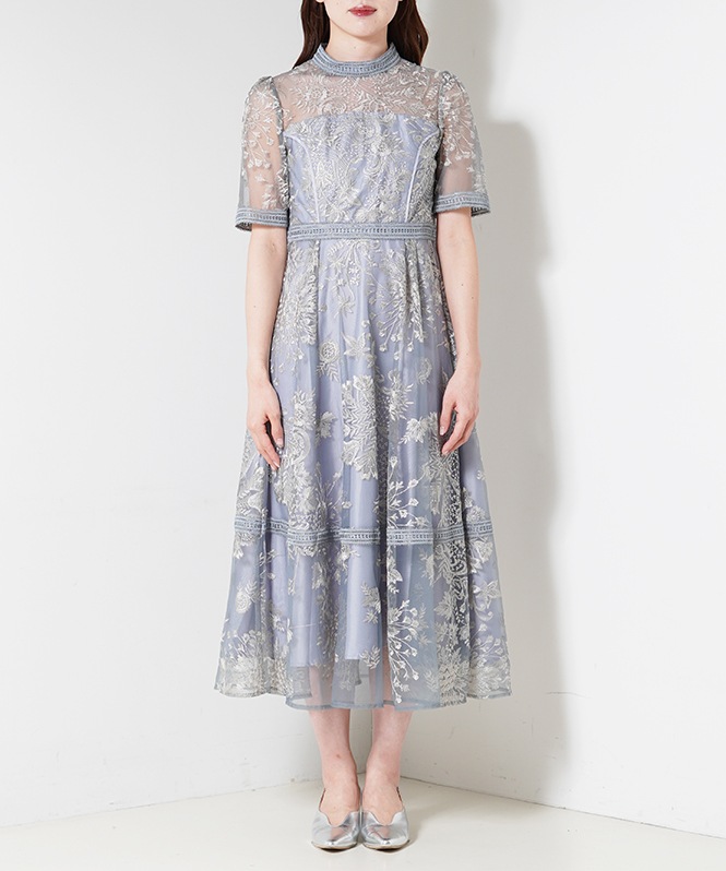 エンブロイダリードレス
