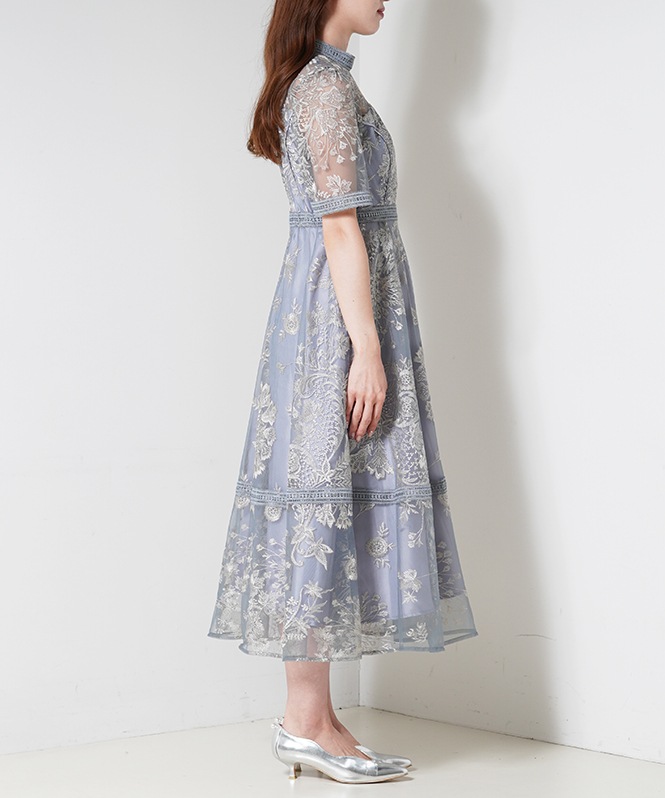 エンブロイダリードレス