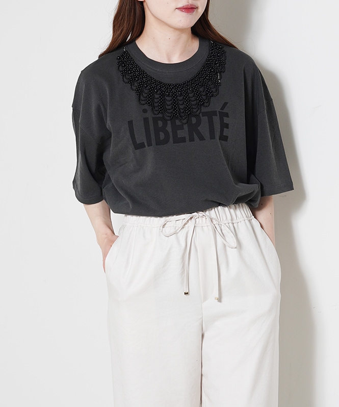 ネックレス付きヴィンテージ風ロゴTシャツ