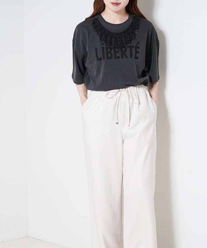 ネックレス付きヴィンテージ風ロゴTシャツ