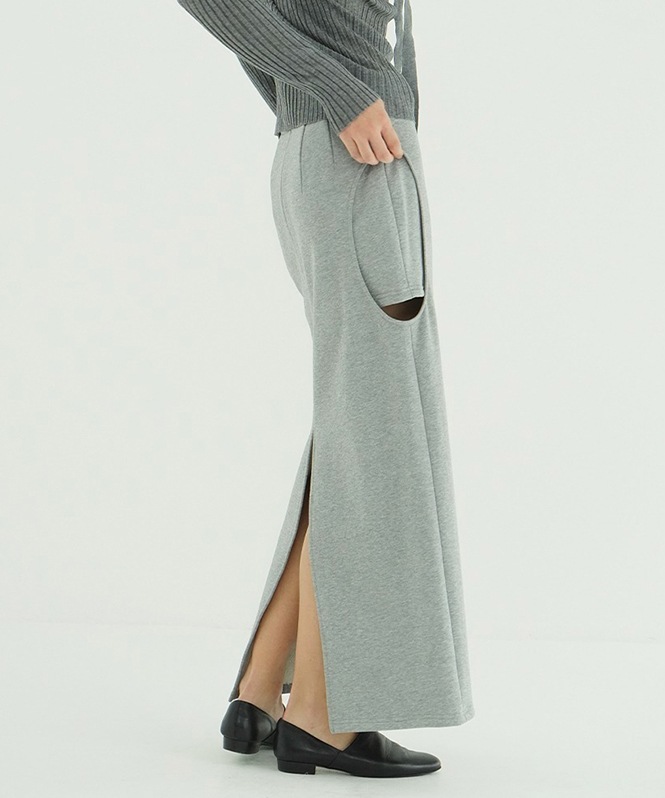 CLANE CIRCLE CUT SWEAT SK