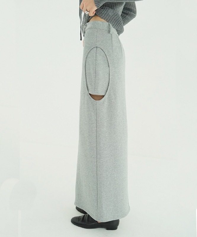 CLANE CIRCLE CUT SWEAT SK