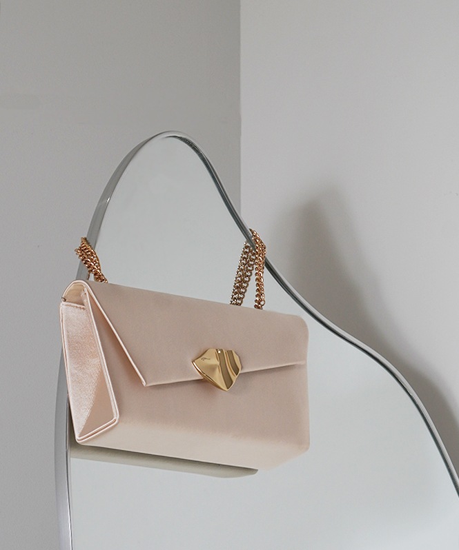 Blas cutted flap bag