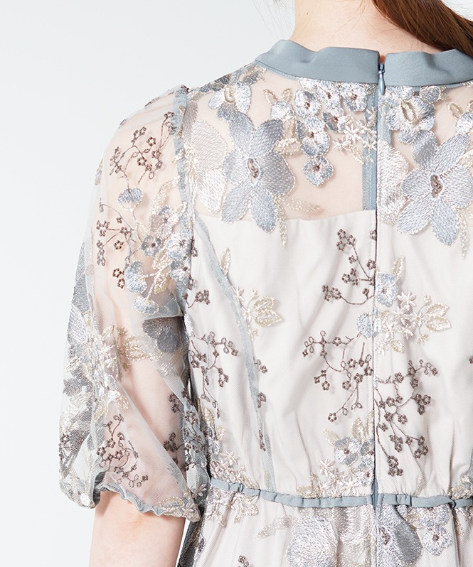 フラワーエンブロイダイアリードレス