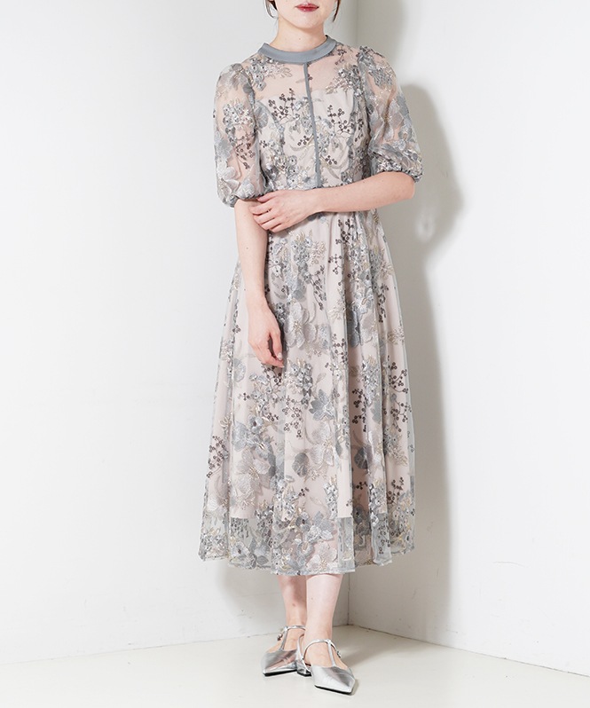 フラワーエンブロイダイアリードレス