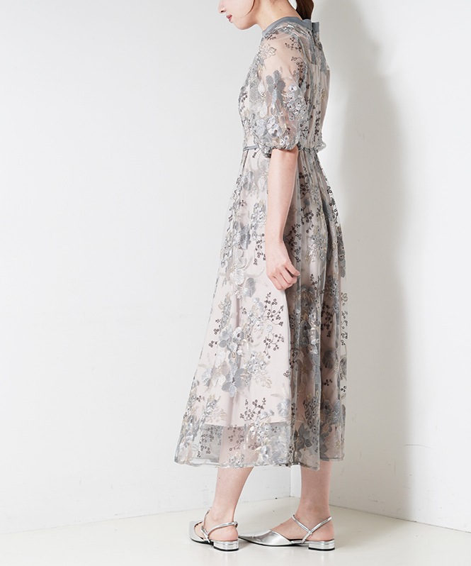 フラワーエンブロイダイアリードレス