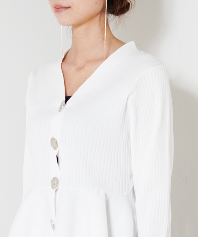 ニュアンスボタン付きペプラムニットカーディガン