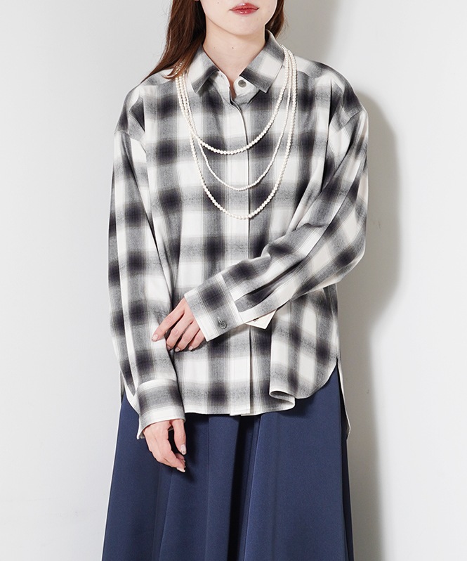 チェックシャツ