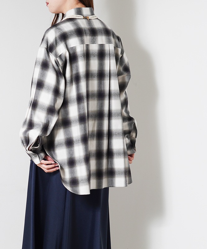 チェックシャツ