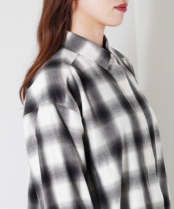 チェックシャツ