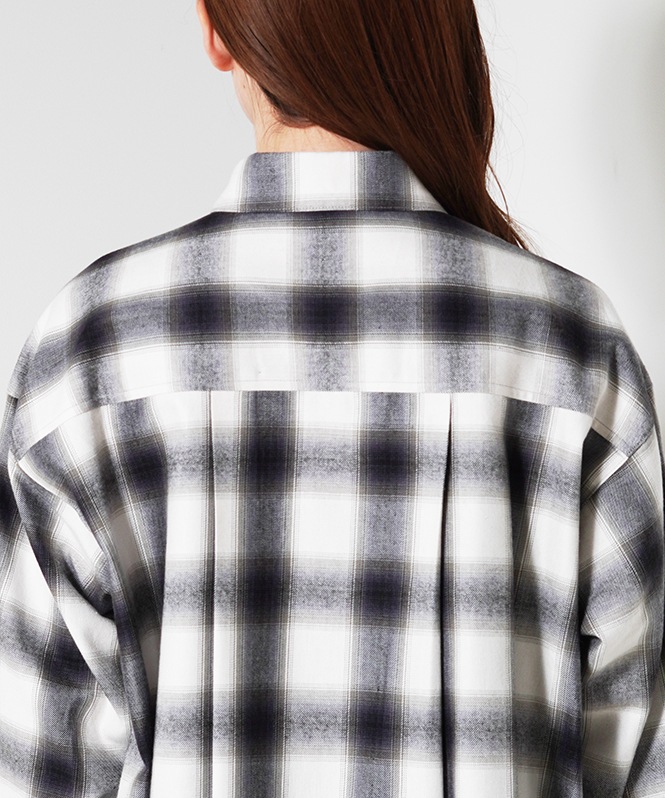 チェックシャツ