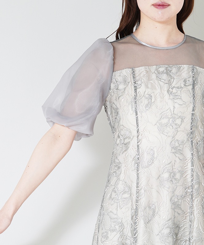 ニュアンスフラワードレス