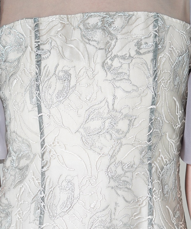 ニュアンスフラワードレス