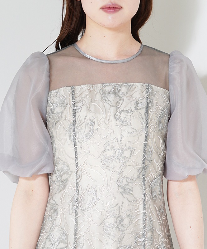 ニュアンスフラワードレス