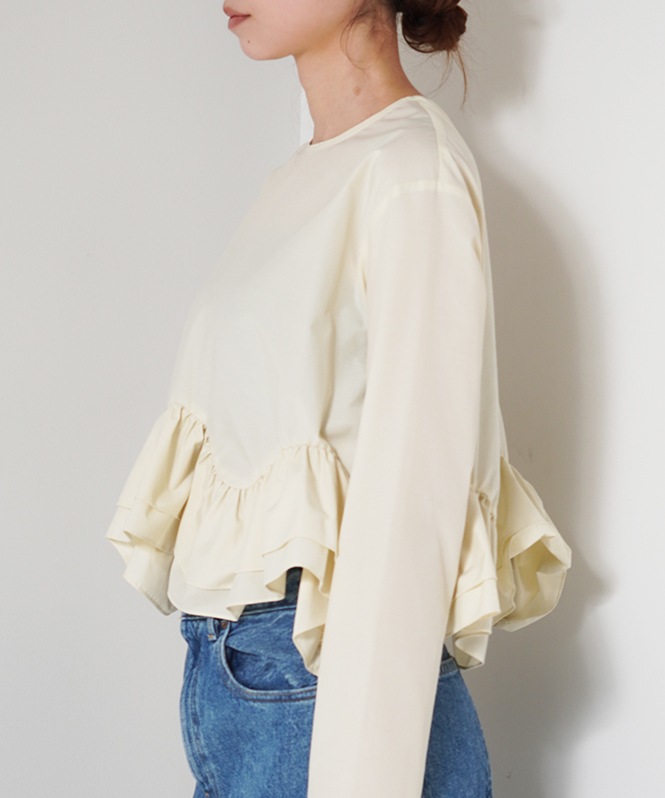 ウェービーラッフルブラウス