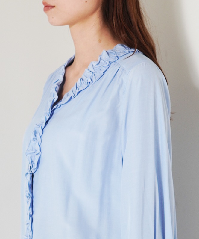 センターフリルブラウス