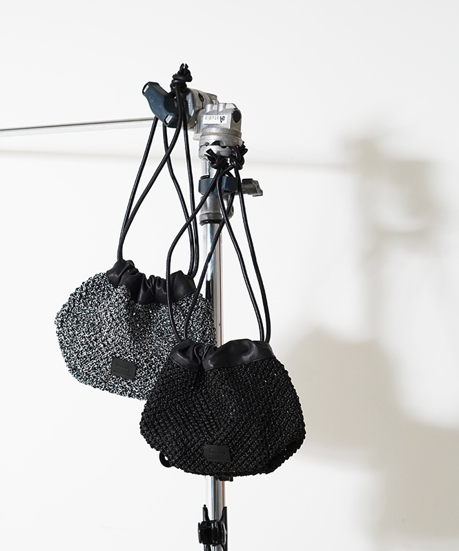 Swaraj 手編みメタリックラメ巾着・レザーコンボ