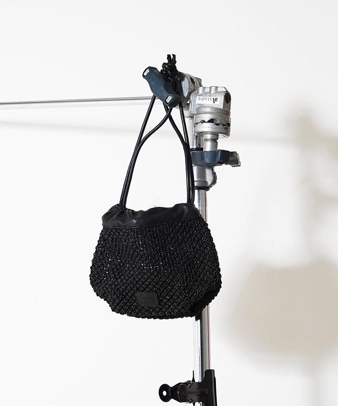 Swaraj 手編みメタリックラメ巾着・レザーコンボ