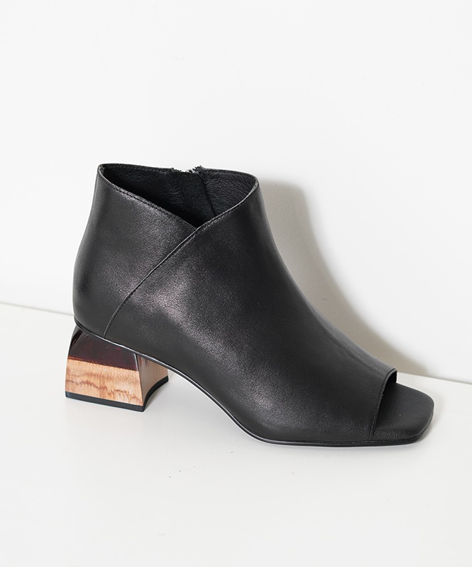 オープントゥブーティー