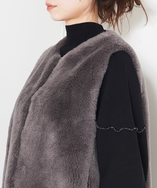 100%ウールボアノーカラーベスト