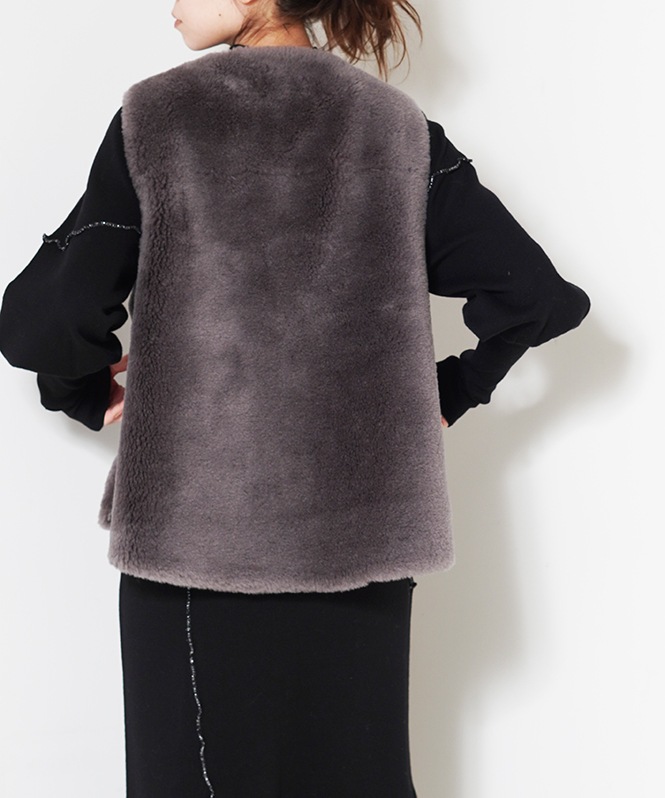 100%ウールボアノーカラーベスト