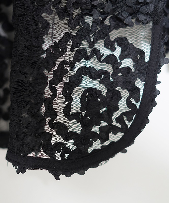 メッシュ刺繍レースブラウス