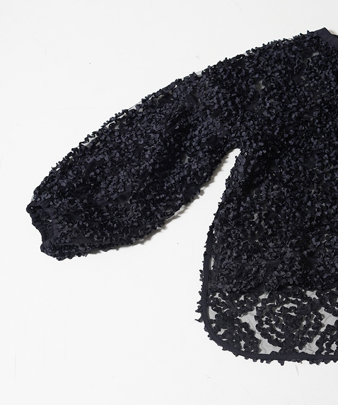 メッシュ刺繍レースブラウス
