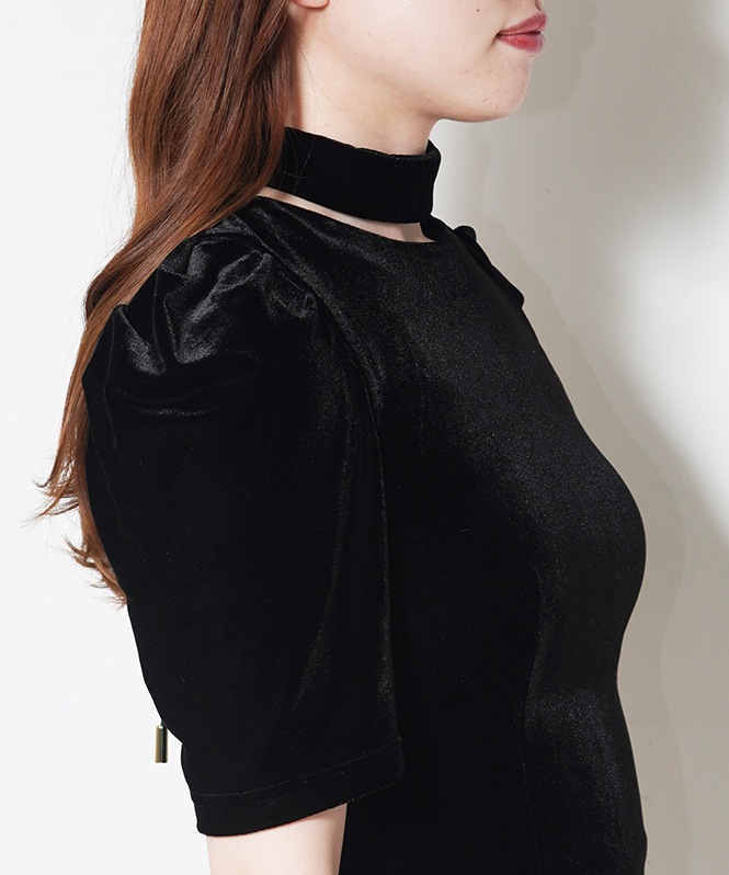 accent choker tops