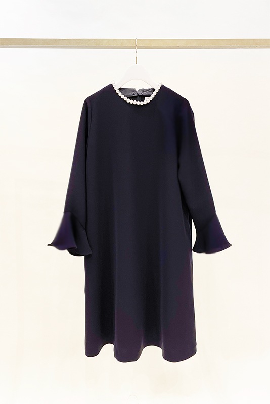 パール衿付きフレアワンピース