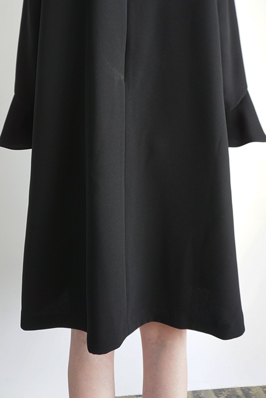 パール衿付きフレアワンピース