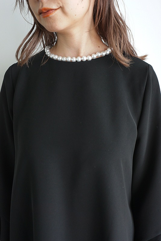 パール衿付きフレアワンピース