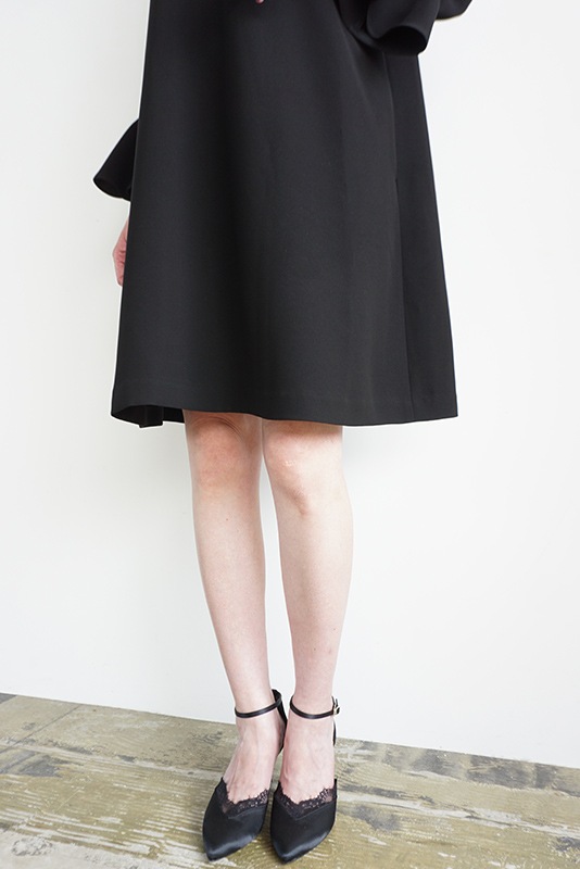 パール衿付きフレアワンピース