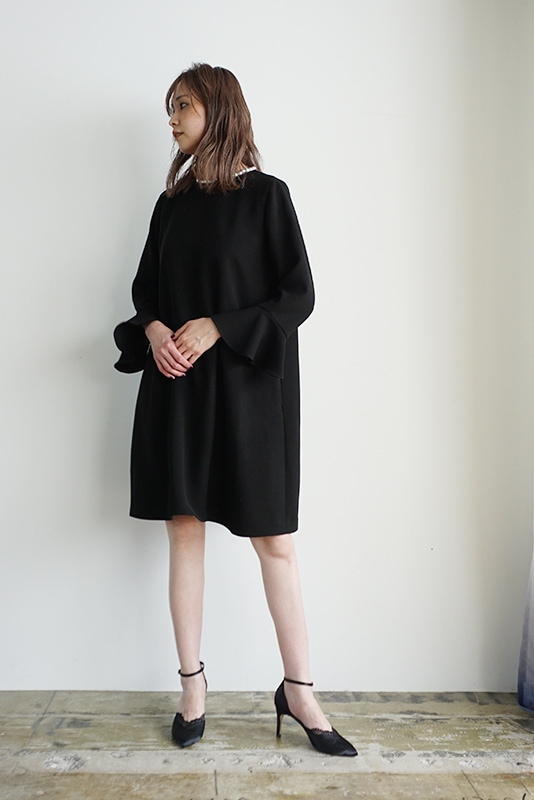 パール衿付きフレアワンピース