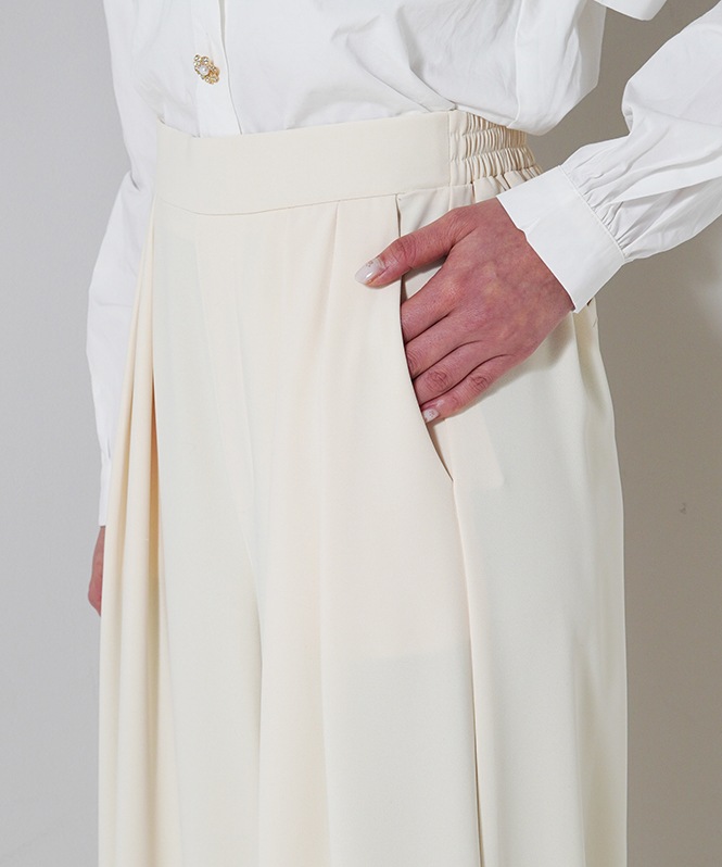 ハイウウェストタックパンツ