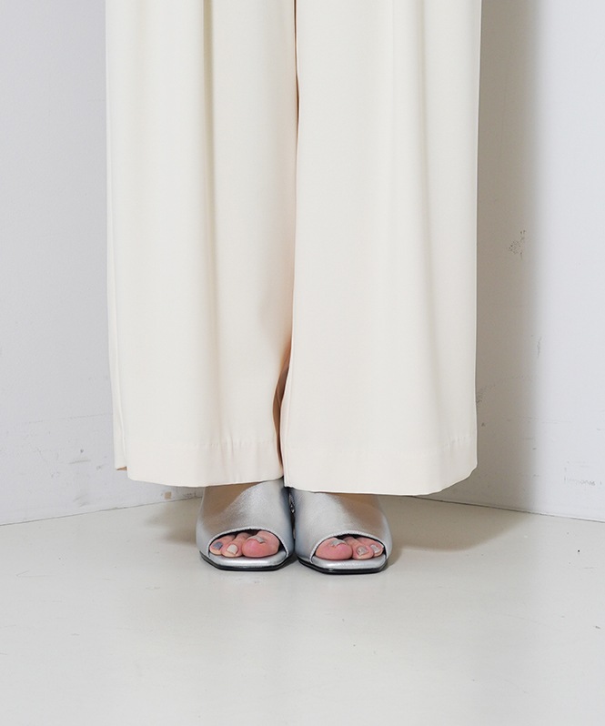 ハイウウェストタックパンツ