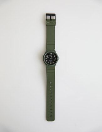 カシオカジュアル腕時計(カーキ)