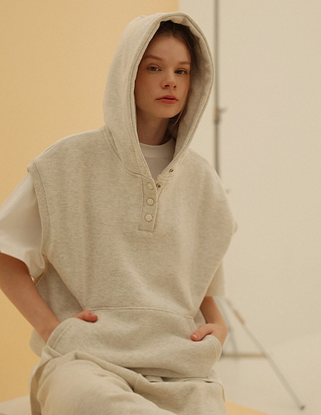 ドリームポケットハーフネック羊毛フード付きベスト