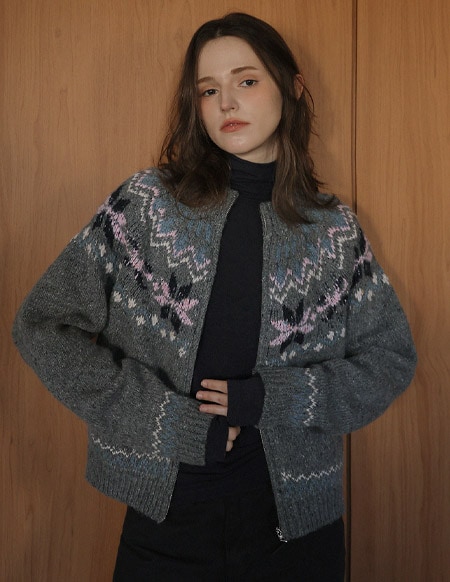 モティノルディックジャカードジップアップニット