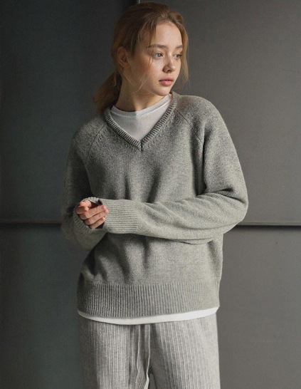 ソフティ Vネックウールニットトップス