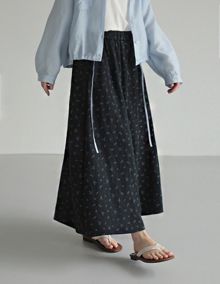 レバーフラワーのミニマルスカート