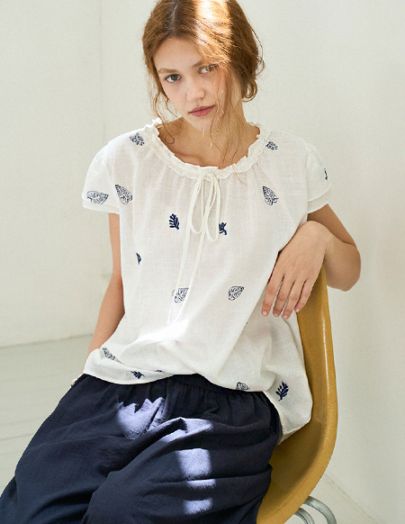 ミツ フリル刺繍ブラウス
