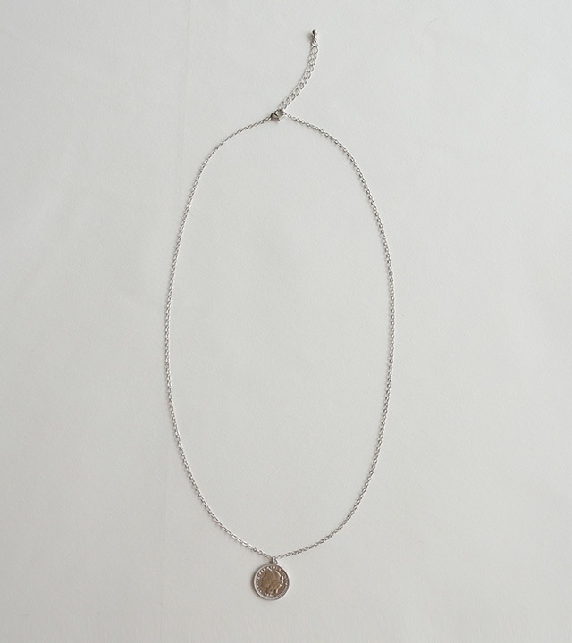 クイーンラウンドペンダントネックレス