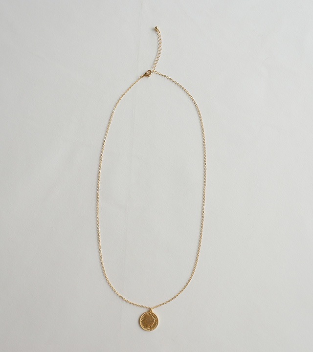 クイーンラウンドペンダントネックレス