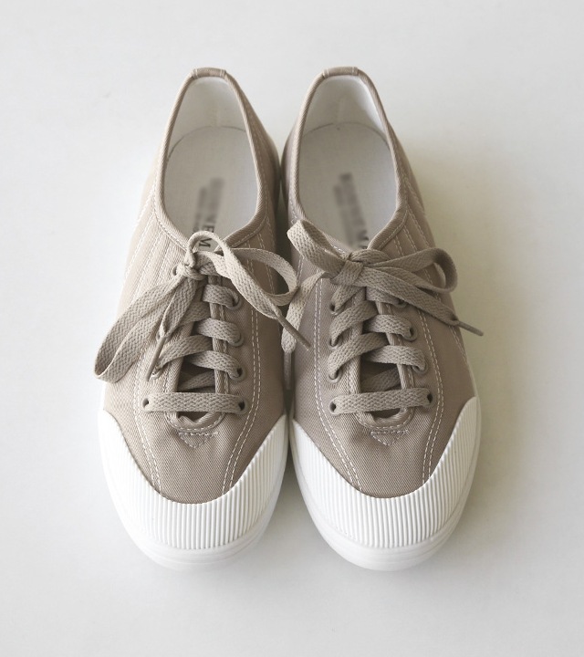 ベイクライトウェイト四季スニーカー
