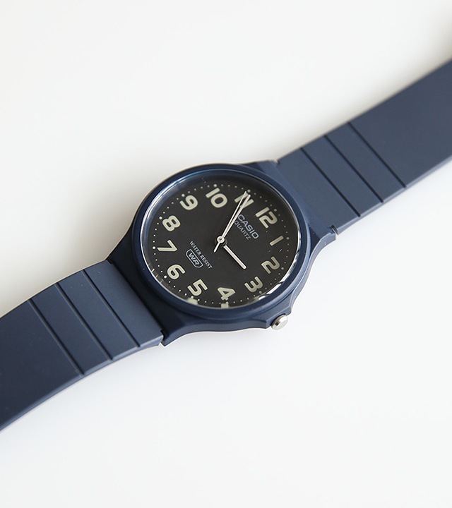カシオカジュアル腕時計(ネイビー)