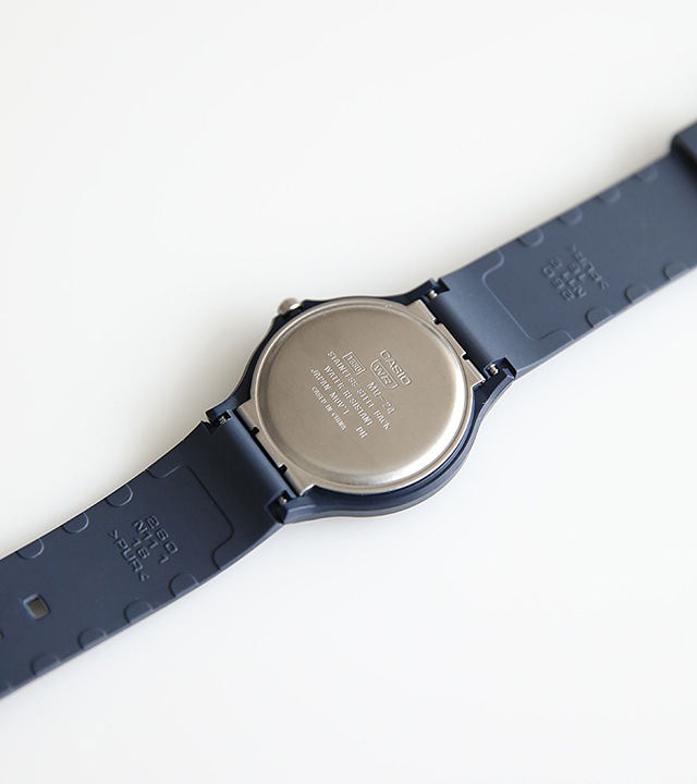 カシオカジュアル腕時計(ネイビー)
