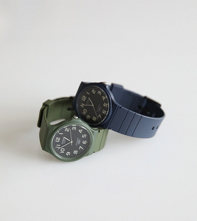 カシオカジュアル腕時計(ネイビー)